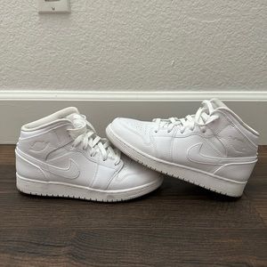 Air Jordan | Retro 1 Mid “Triple White”